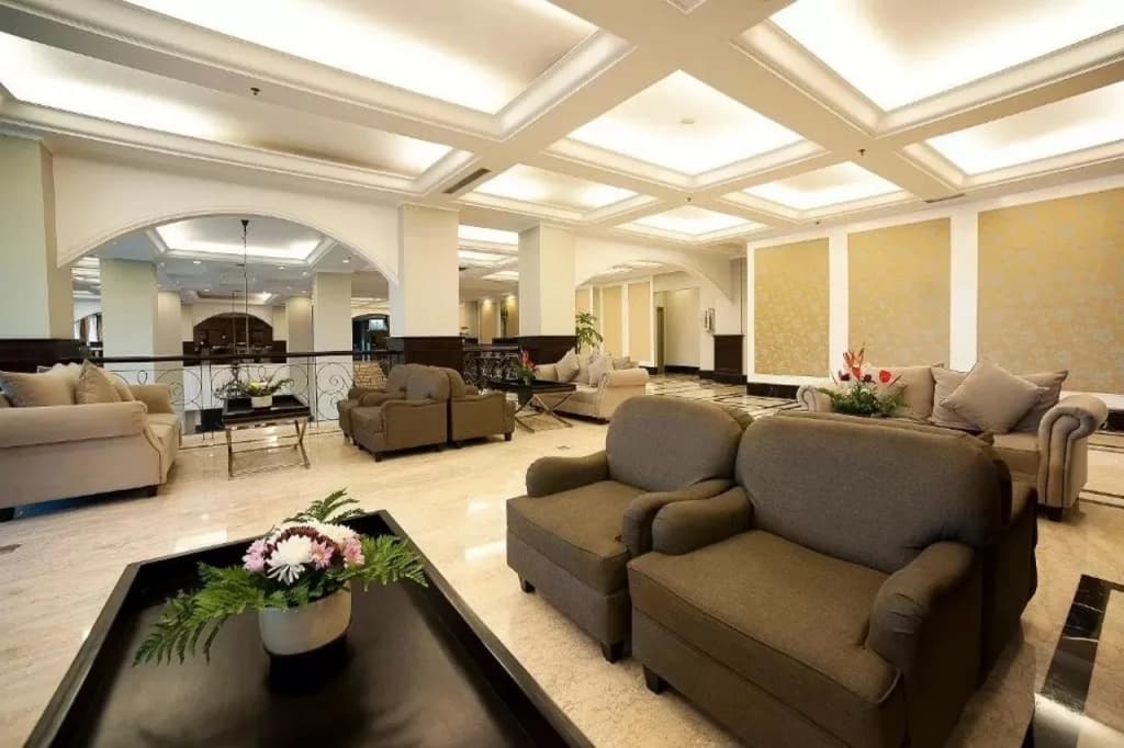 Royal Kuningan Hotel - photo 2