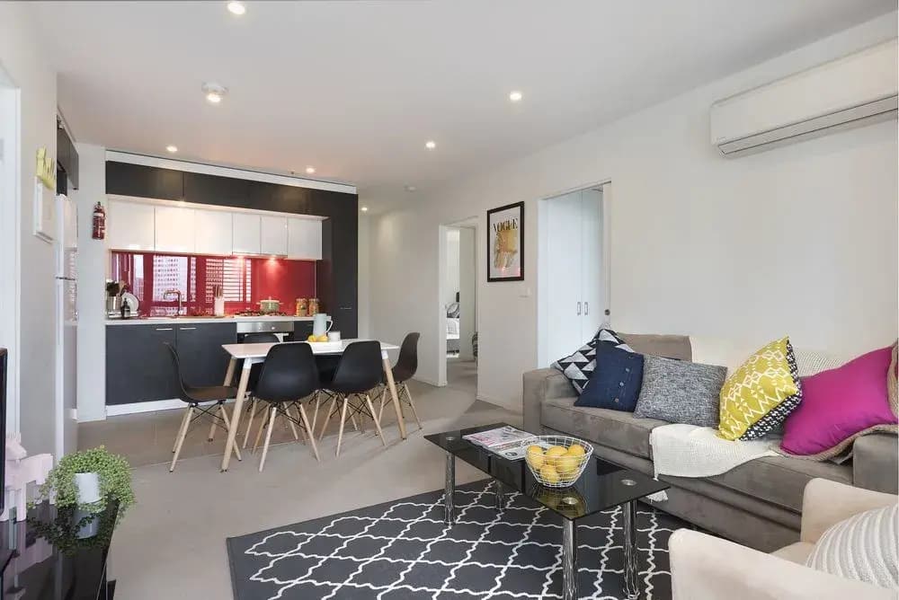 Modern 3 Bdr Apt Sutherland St - photo 8