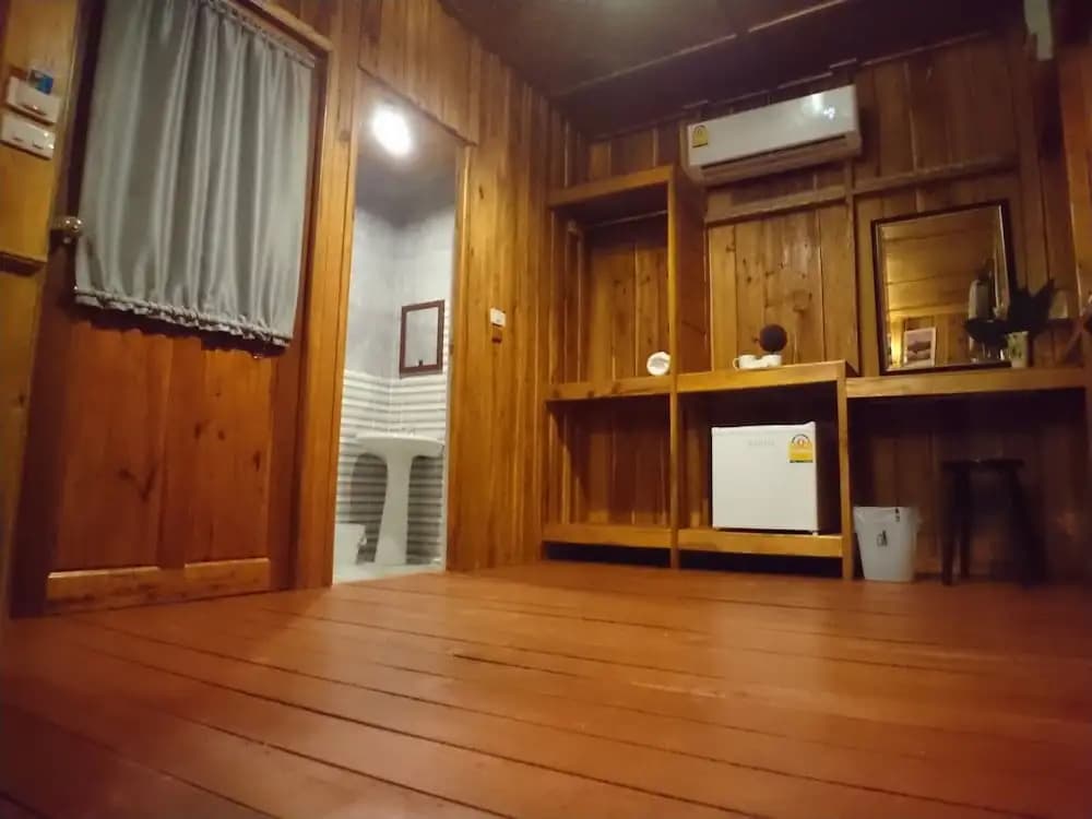 Lanta Para Hut - photo 11