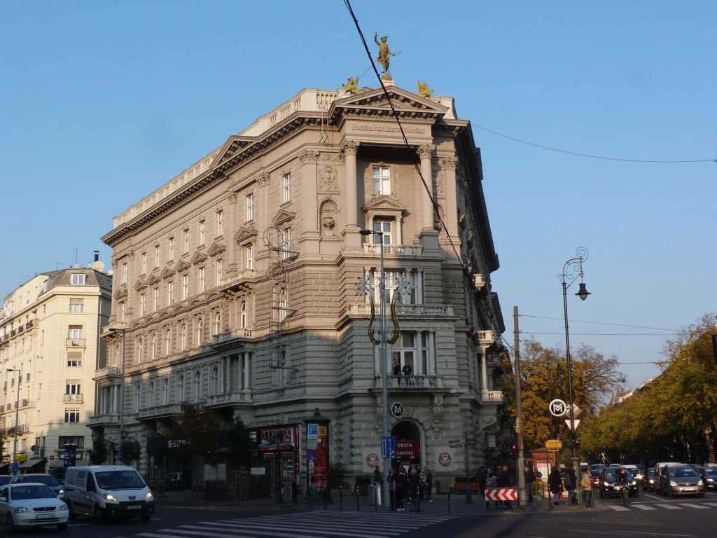 Adagio Hostel Basilica - photo 1