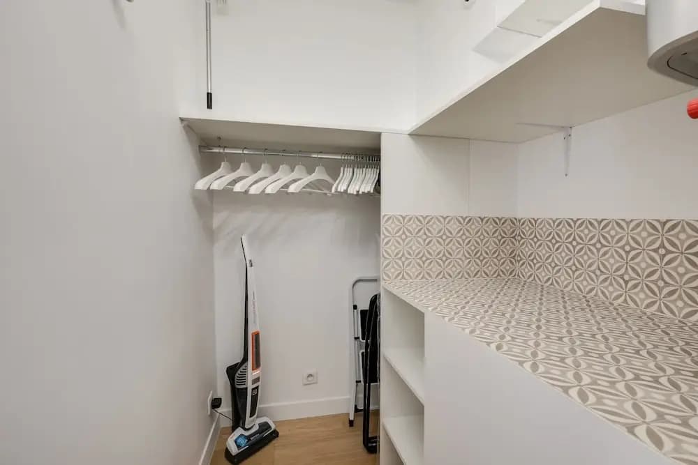 Beautiful new Apartment in a Pedestrian Street, Near Champs Elysees - photo 8
