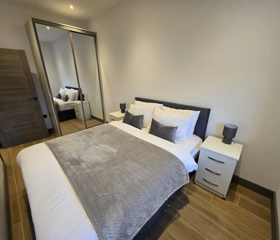 Finchley Stylish 1-Bed | Great Location - photo 1