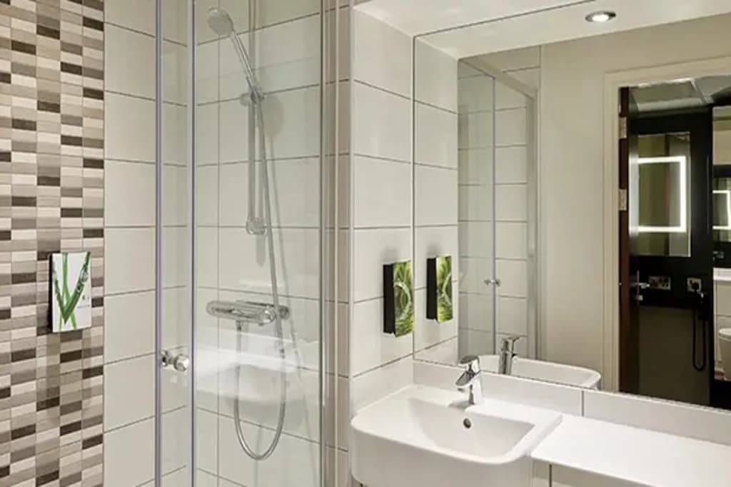 Premier Inn London Kensington - photo 10