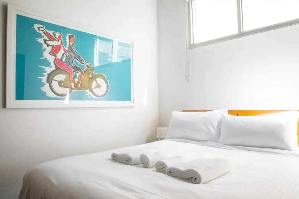 Stylish Warehouse Convert 2 Bedroom Apartment - photo 1