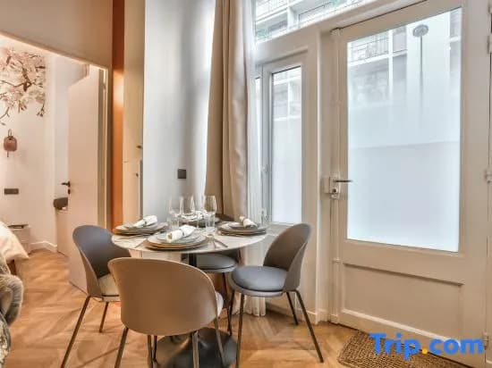 NEW! Eiffel Tour Splendid 2BR apt in Paris - photo 6