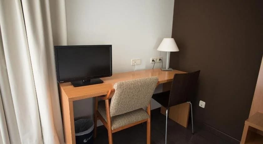 Hostal Mediterranea - photo 4