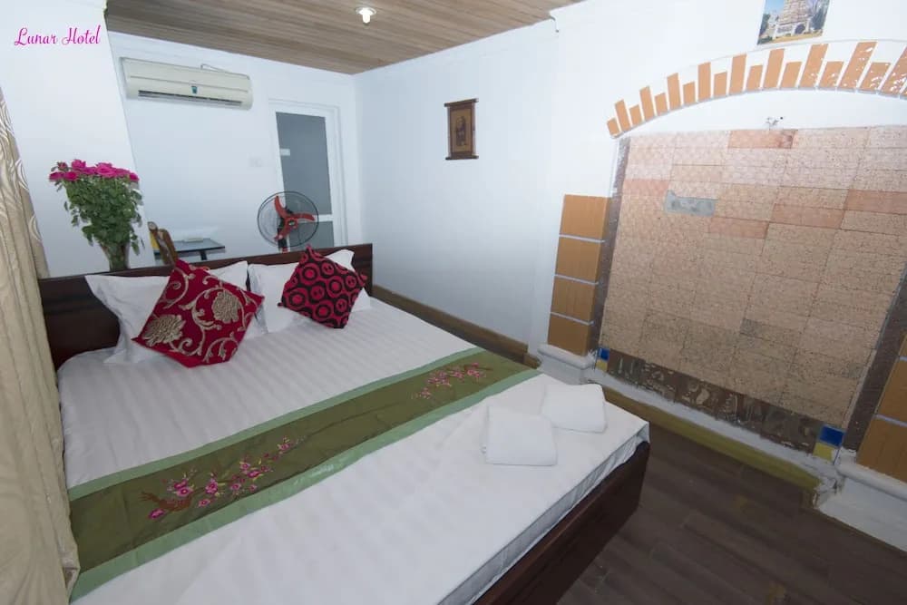 Lunar Hotel - photo 5