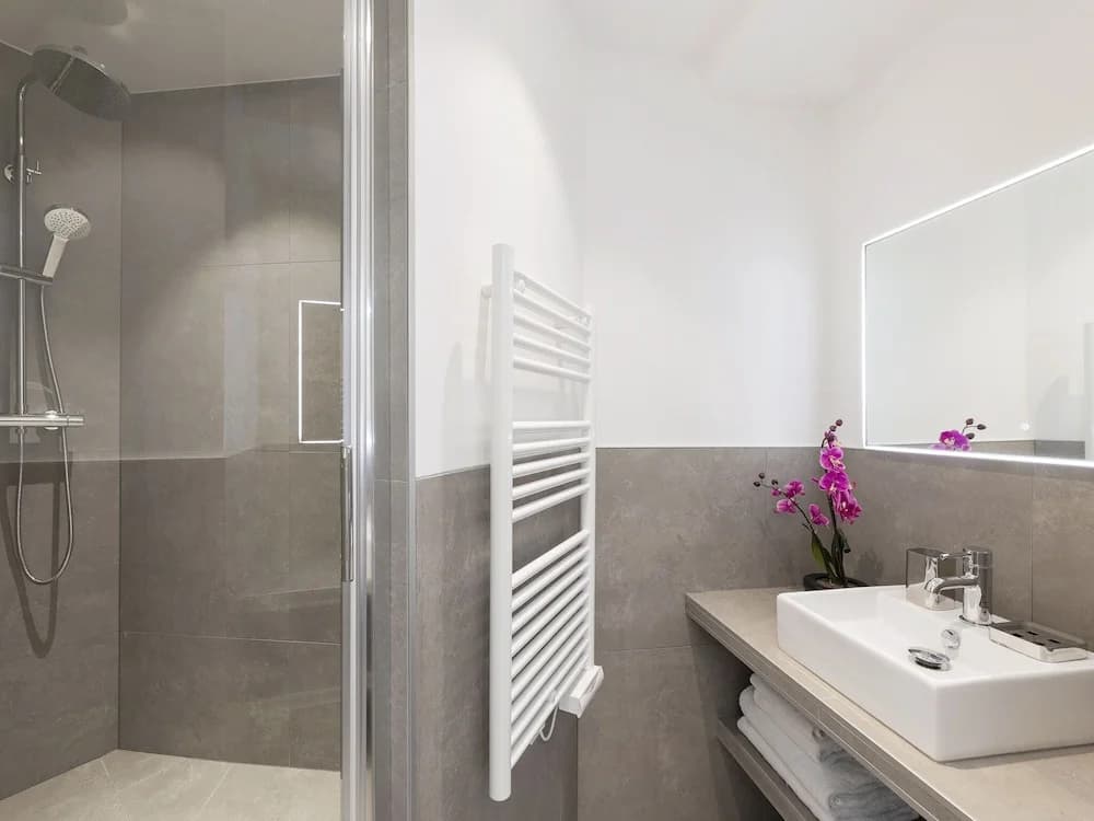 Luxury 3BDR Le Marais III by Livinparis - photo 9