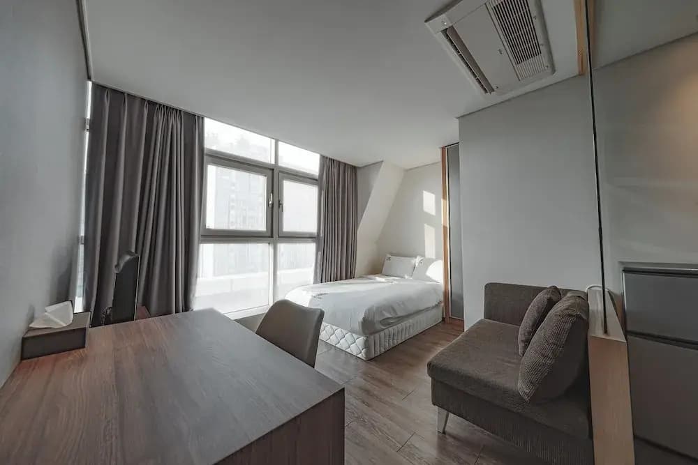Brown Suites Hotel Sinchon Central - photo 5