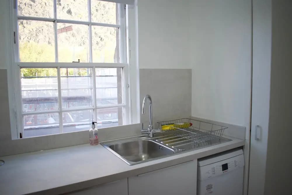 1 Bedroom Apartment With Castle Views in Glassmarket - photo 11