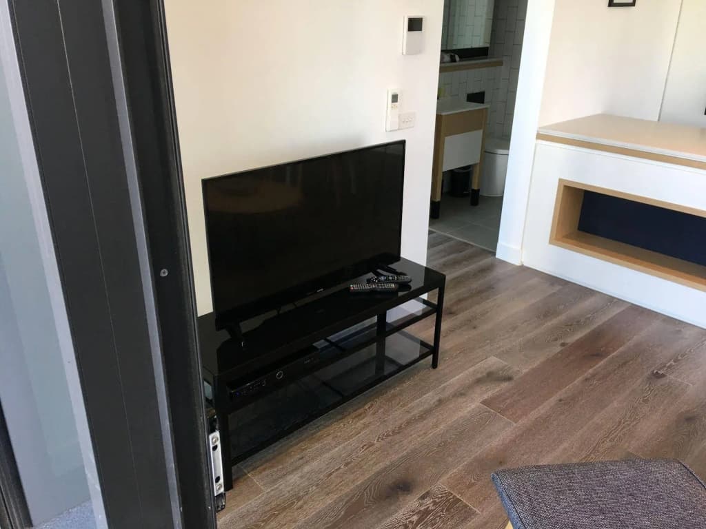 Docklands Select - main photo