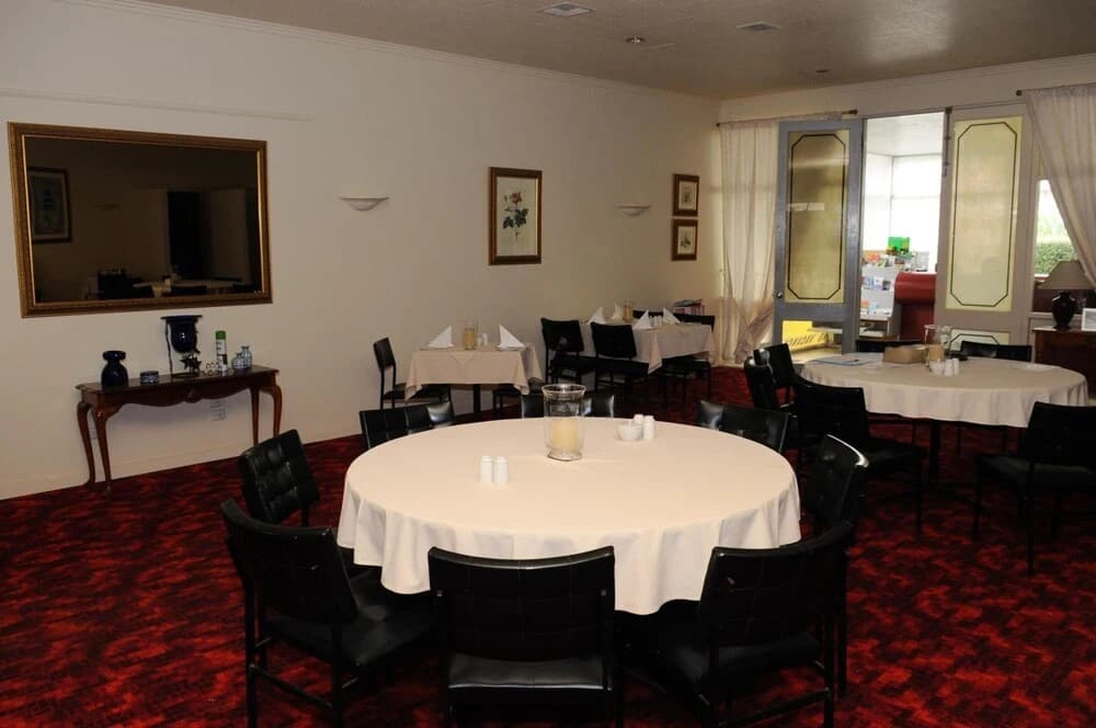 The Peninsula Motor Inn - photo 11