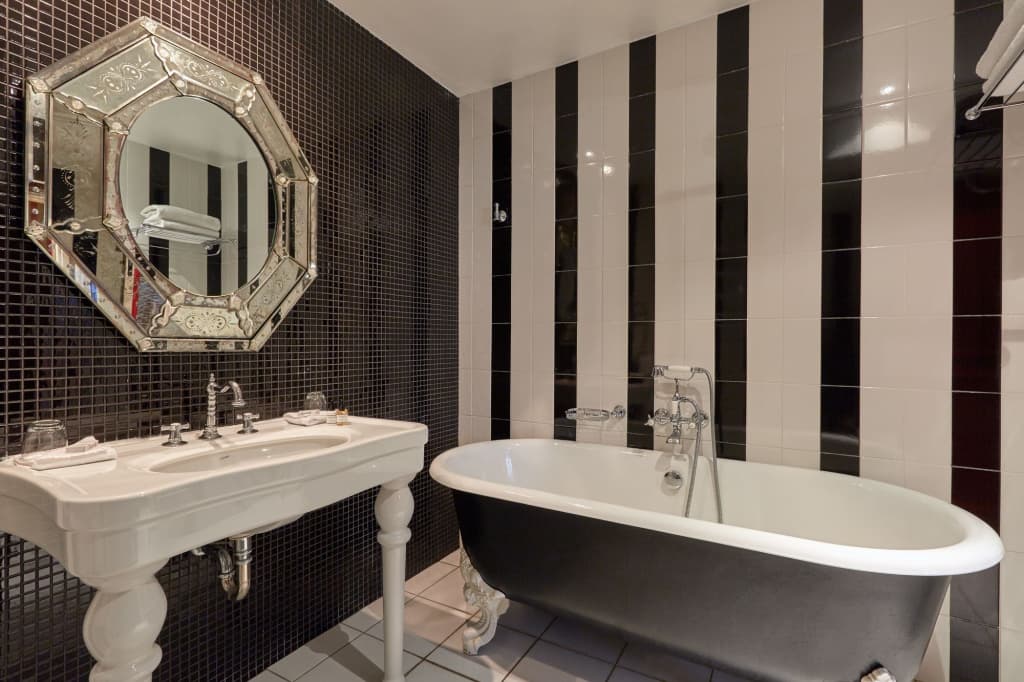 Hôtel du Petit Moulin, Haute Couture hotel by Lacroix - photo 11