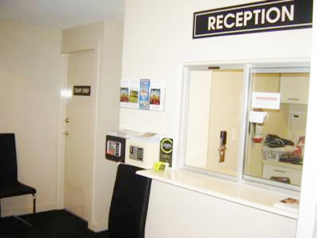 Apartments on Chapman - photo 2