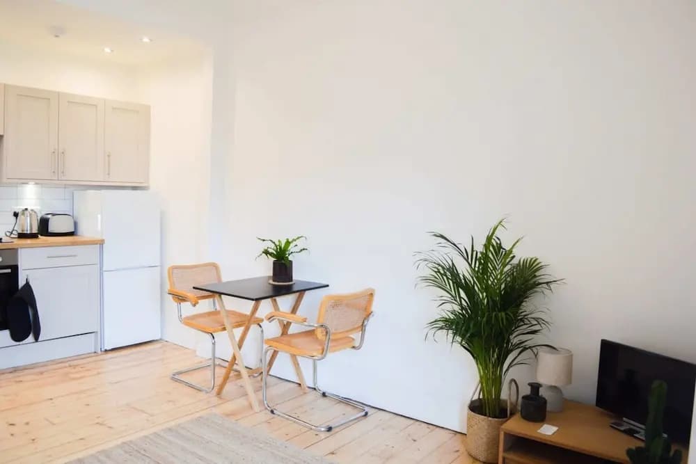 Modern 1 Bedroom Flat In the Heart of Edinburgh - photo 11