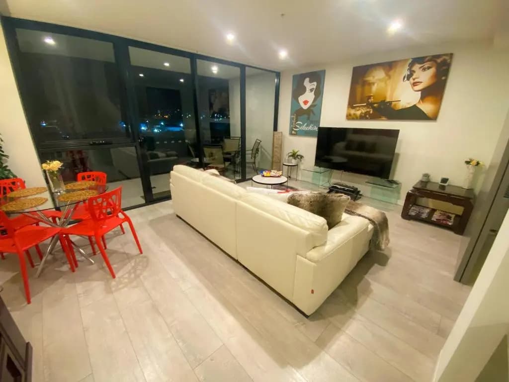Modern, Clean, Luxury at the Right Price..... - photo 2