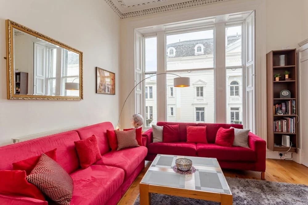 2 Bedroom Flat in Central Edinburgh - photo 4