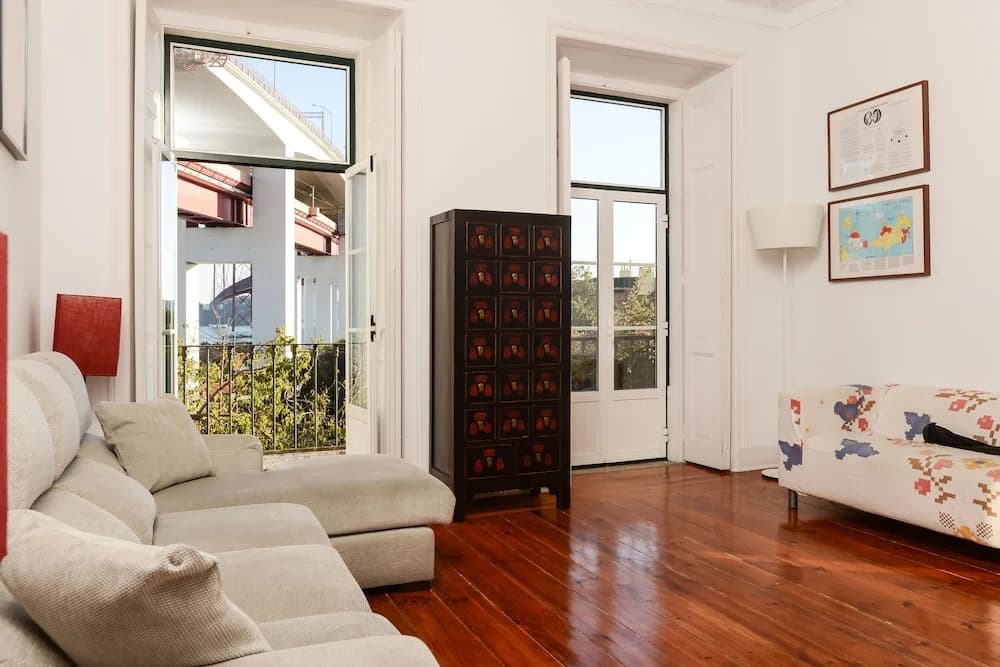 Bright Apartment with River View - photo 6