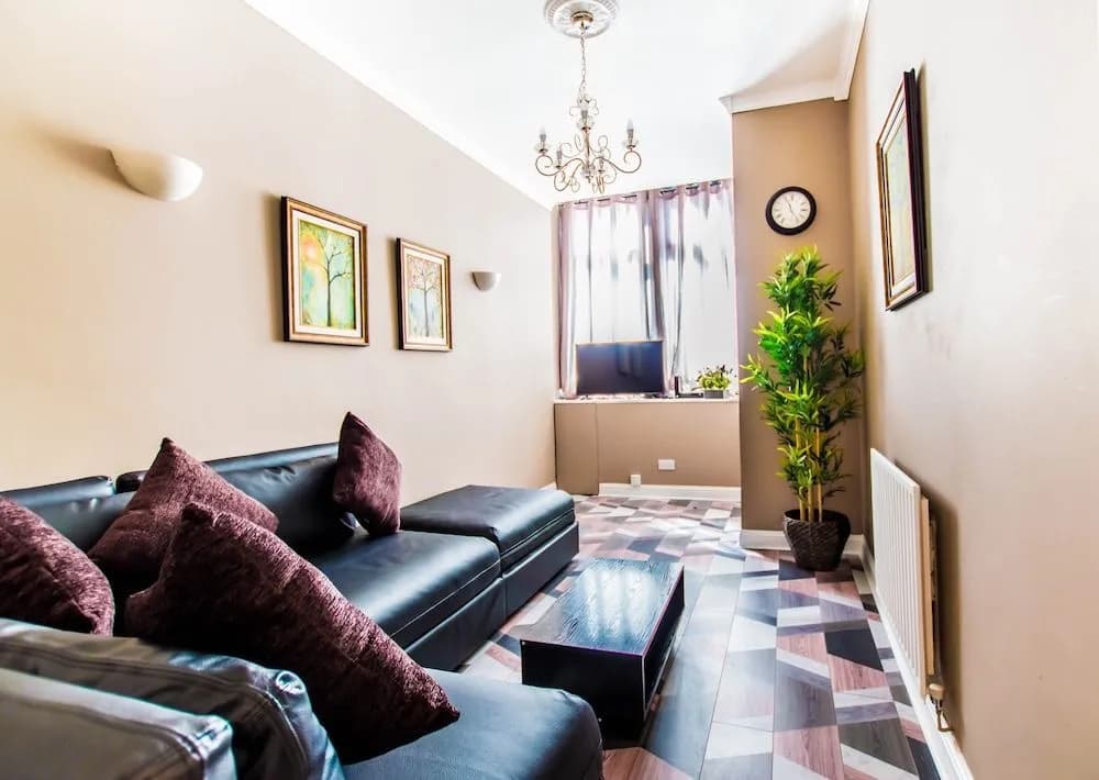 Montgomery Apartments - Crighton - photo 2