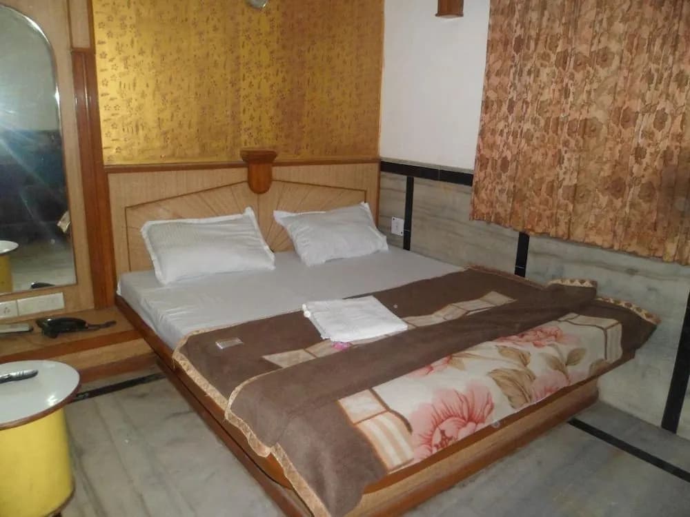 Hotel Hare Krishna - photo 2