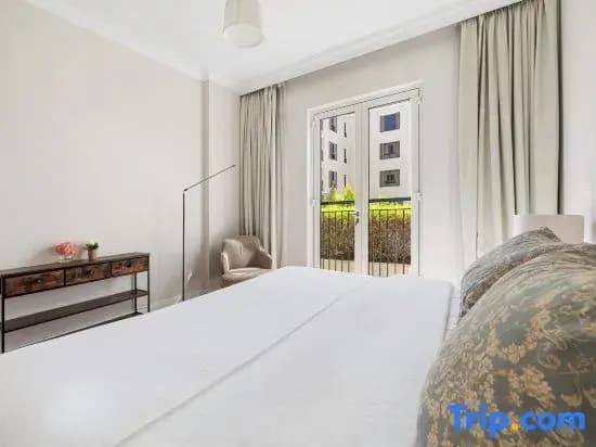 Stylish 2BR with Beach Access - photo 1
