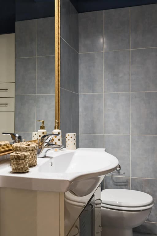 Athenian Stylish 2 bdrm Apartment - photo 9