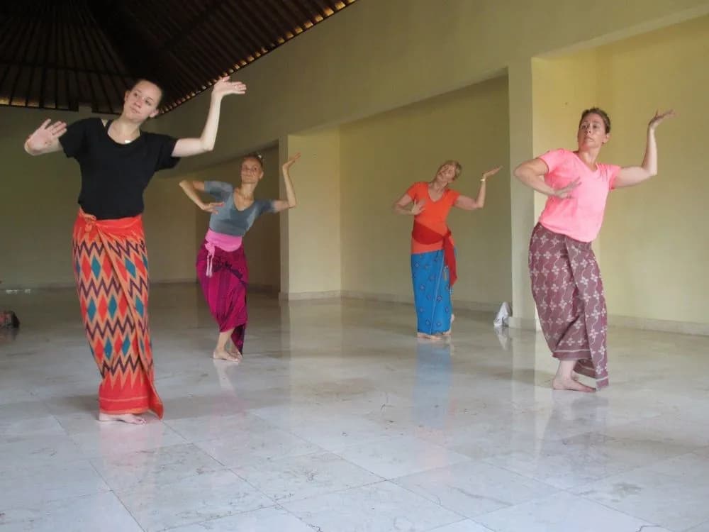 Oka Kartini Bungalows - photo 17