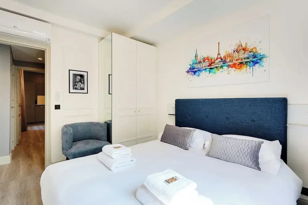 Modern Apartment With Balcony - 2br/6p- Roquette - photo 1