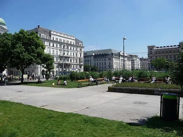 Designer Apartment In City Centre - photo 9
