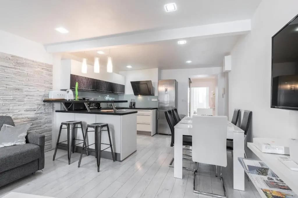 Amazing 3 Bdrs And Garden Place du Pin Parking ! - photo 14