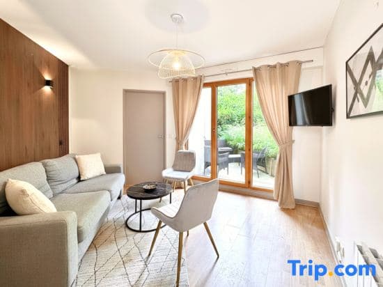 Porte de Versailles studio with terrace - photo 3