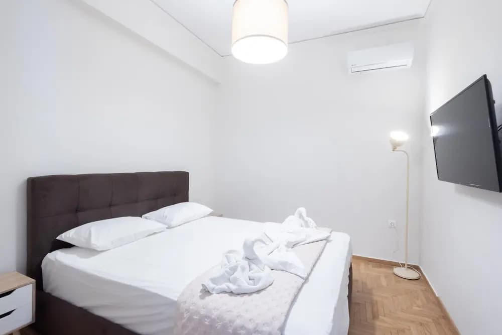 Modern 2-bedroom Gem Close to Metro - photo 3