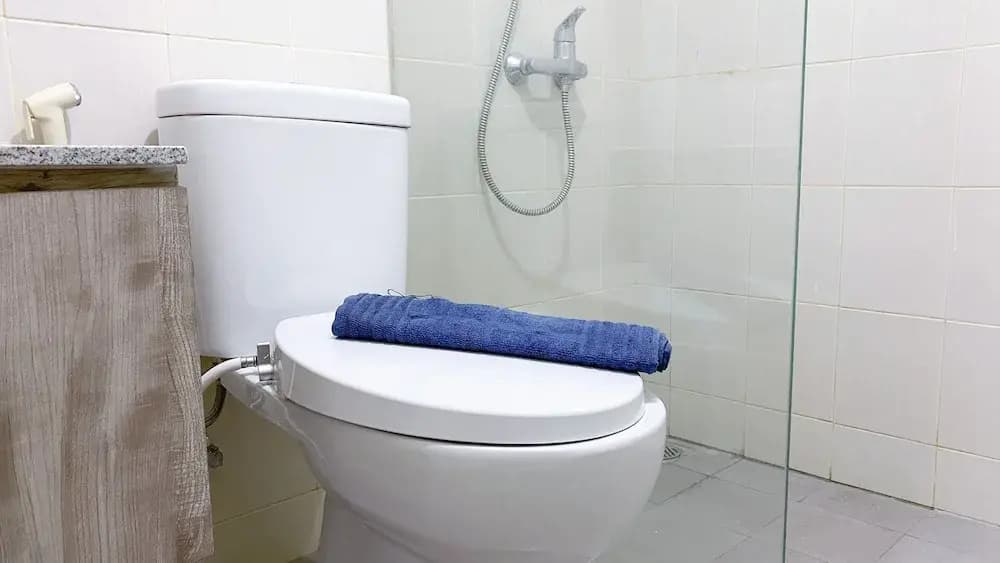 Comfort And Minimalist Studio At Amethyst Apartment - photo 8