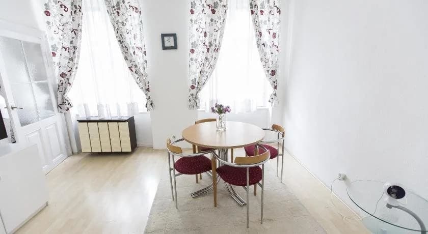 Carlton Suites - photo 4