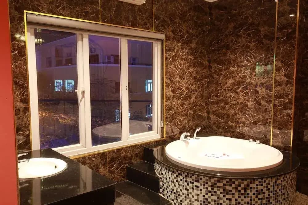 Lotus Hotel - The Cupid Room - photo 7