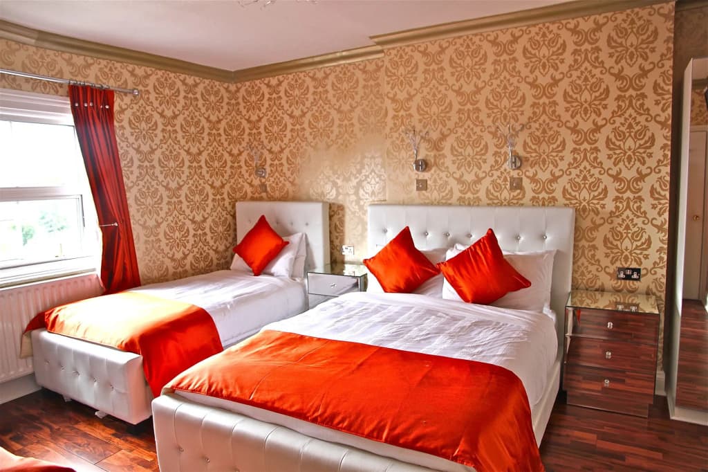 Crompton Guest House - photo 3