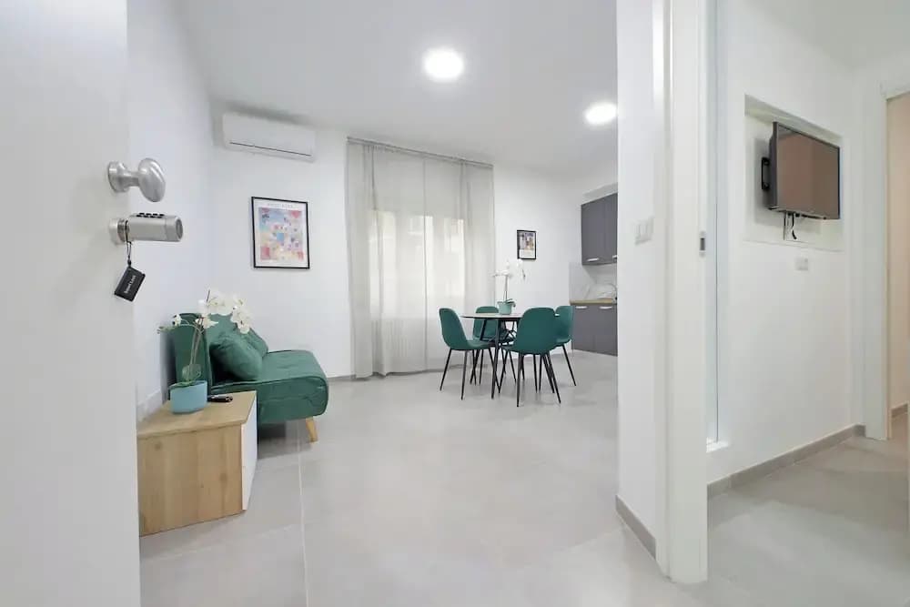 YCH Bagnera Suites - photo 25