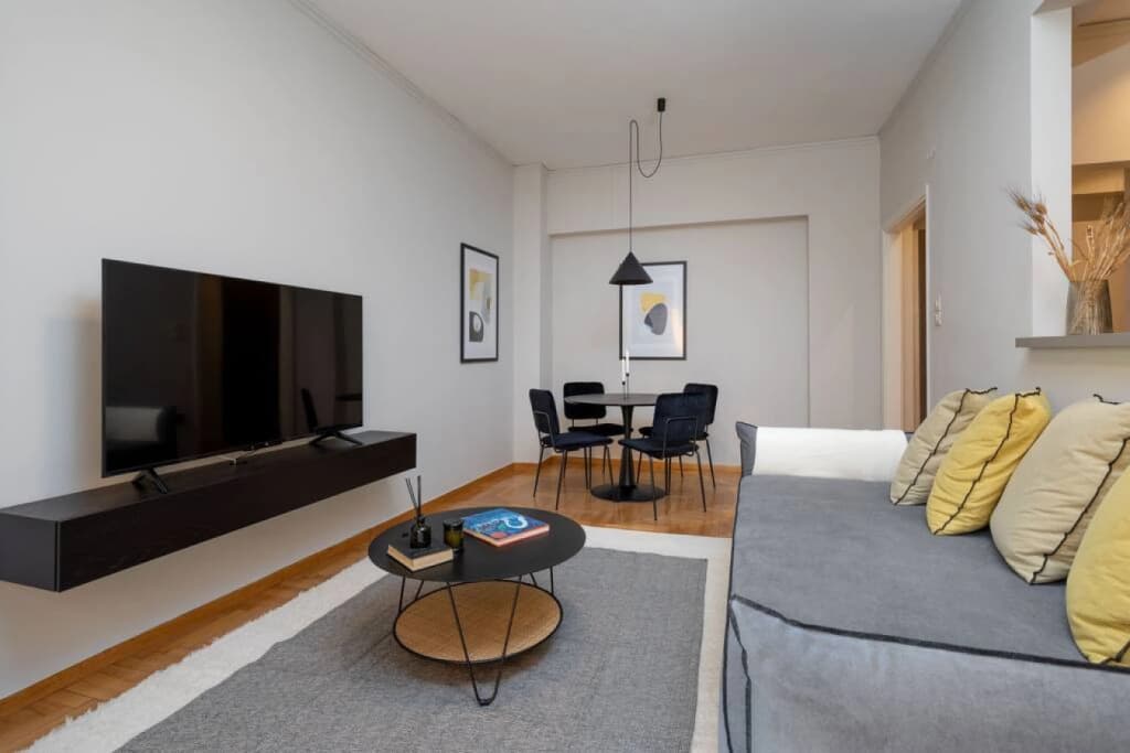 2A · The Beehive Apartment 2A - photo 2
