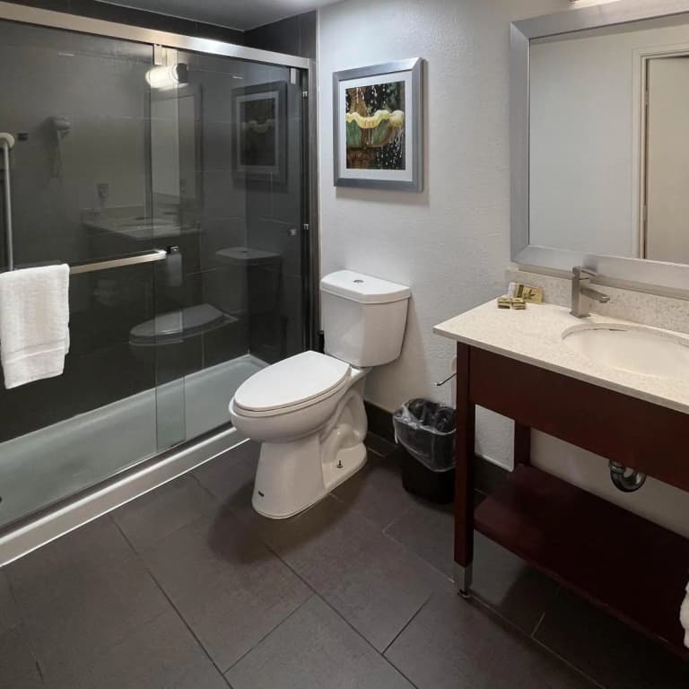 Van Ness Inn - photo 45