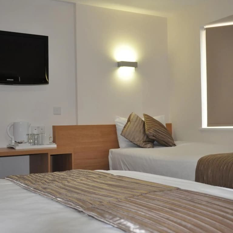 Queens Hotel - photo 24