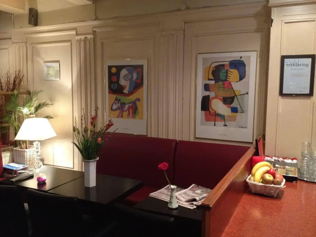 Townhouse Hotel - photo 12