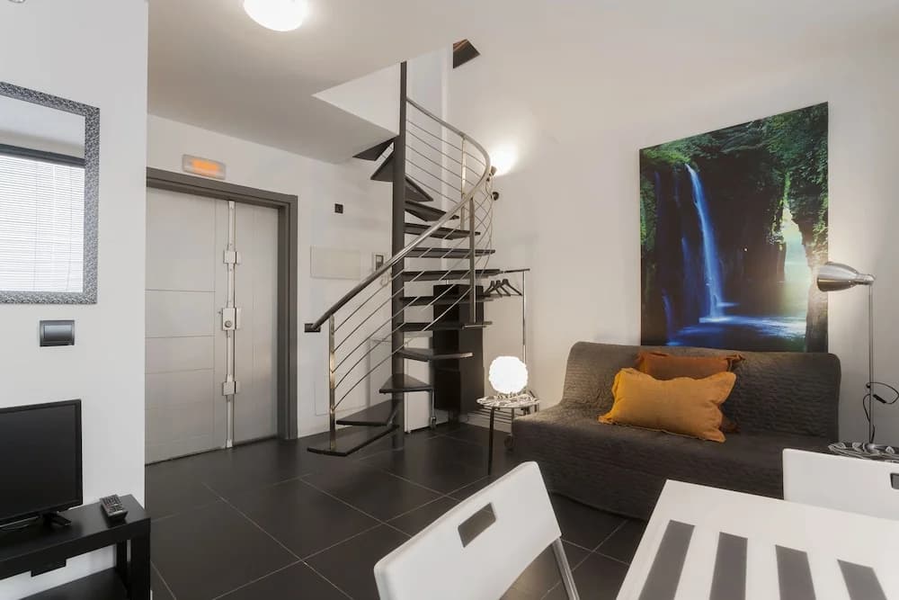 Dobo Homes Manoteras I Apartment - photo 2