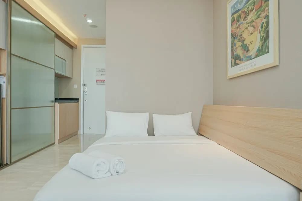Fabulous Menteng Park Studio Apartment - photo 4