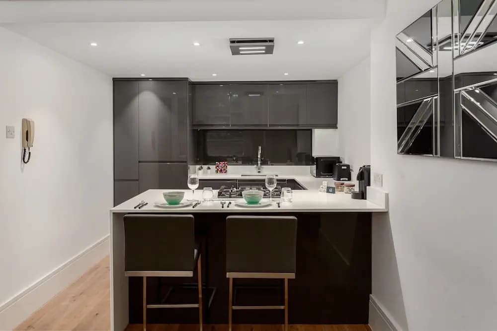 Spacious Canfield Gardens Studio - photo 17