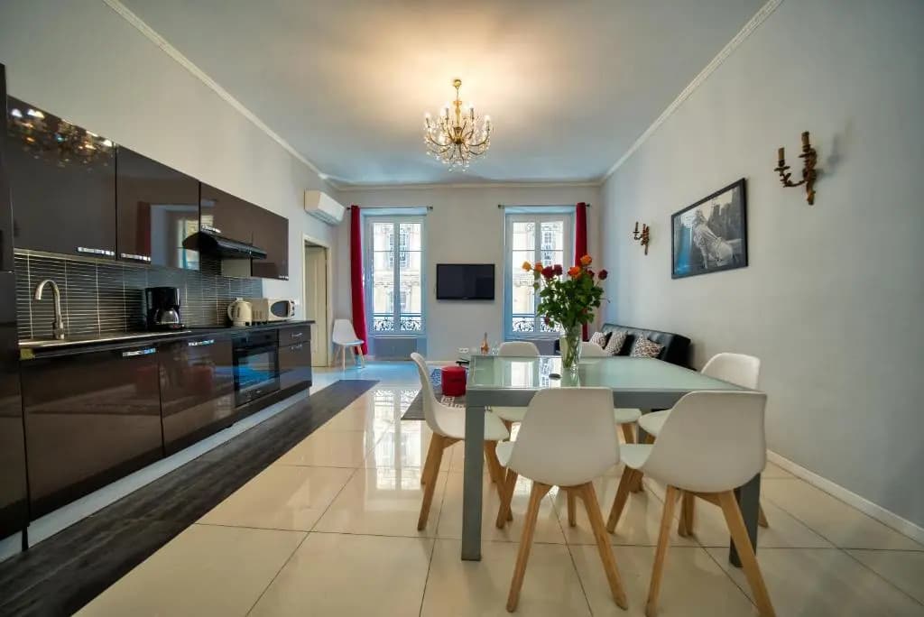 Lusso 5 beds Central Apartment - photo 13