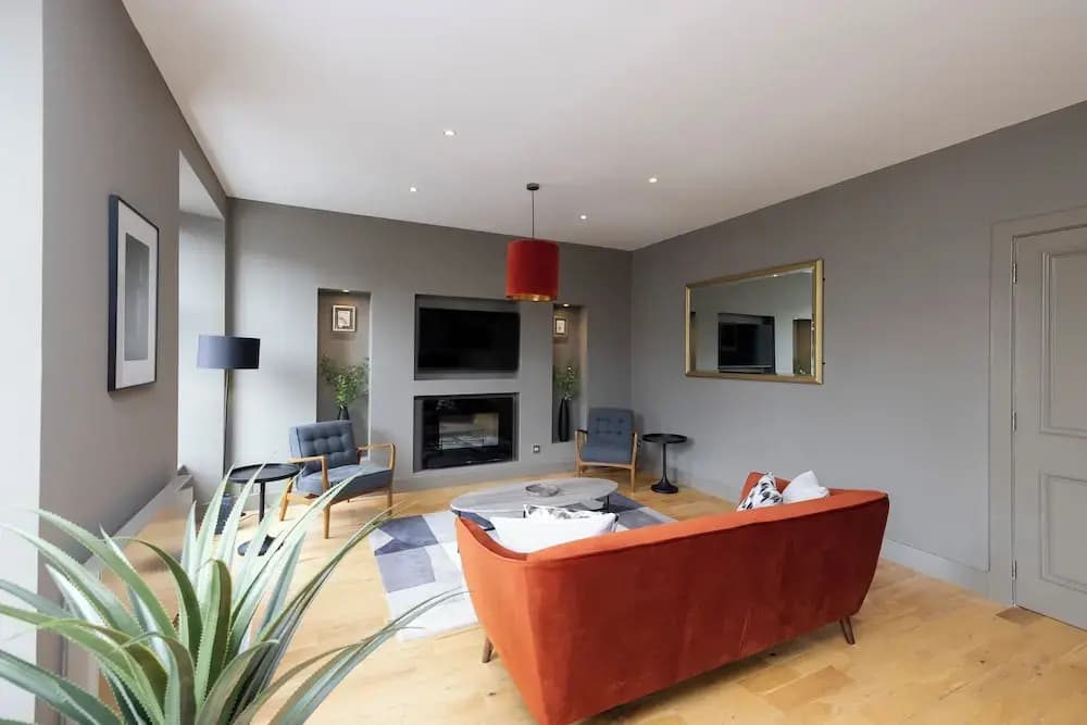 Stylish 2-bed flat in New Town - photo 17
