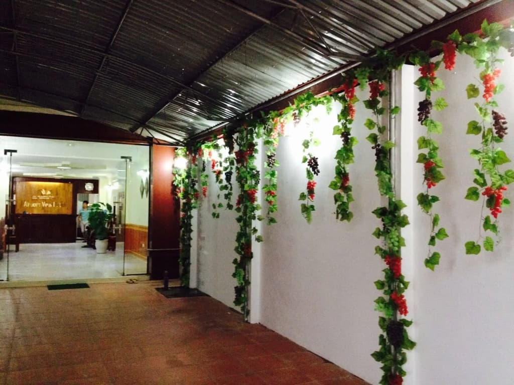 Airport View Hotel - photo 9