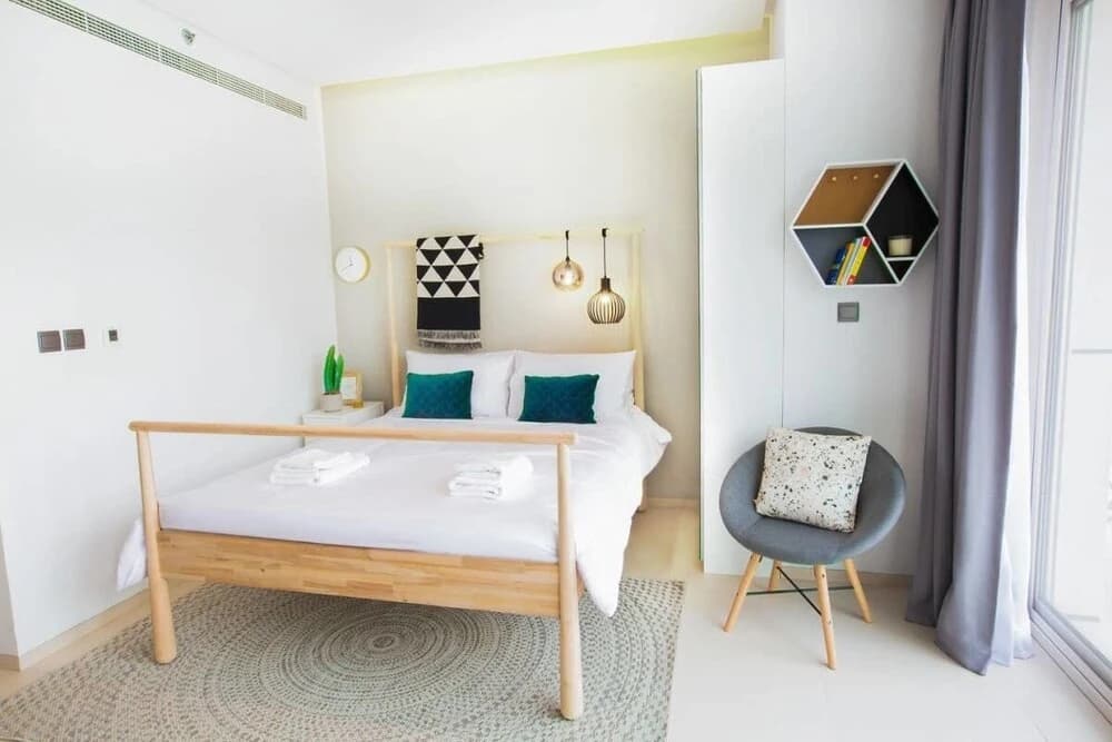 Newly Designed Apartment Walk to the Beach - photo 7