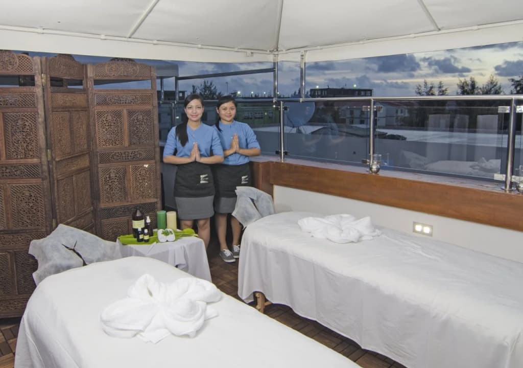 Airport Beach Hotel - photo 21