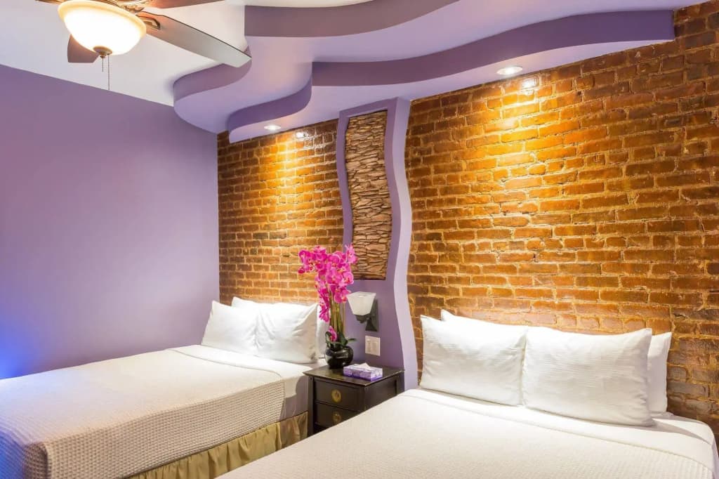 Broadway Hotel and Hostel - photo 5